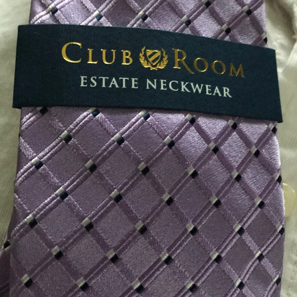NWT. Club room Men’s tie. Purple diamond pattern. Gorgeous!!